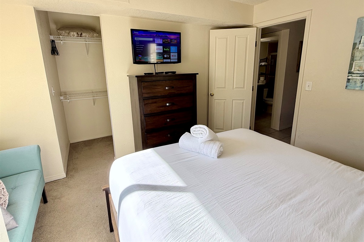 Comfortable queen bedroom