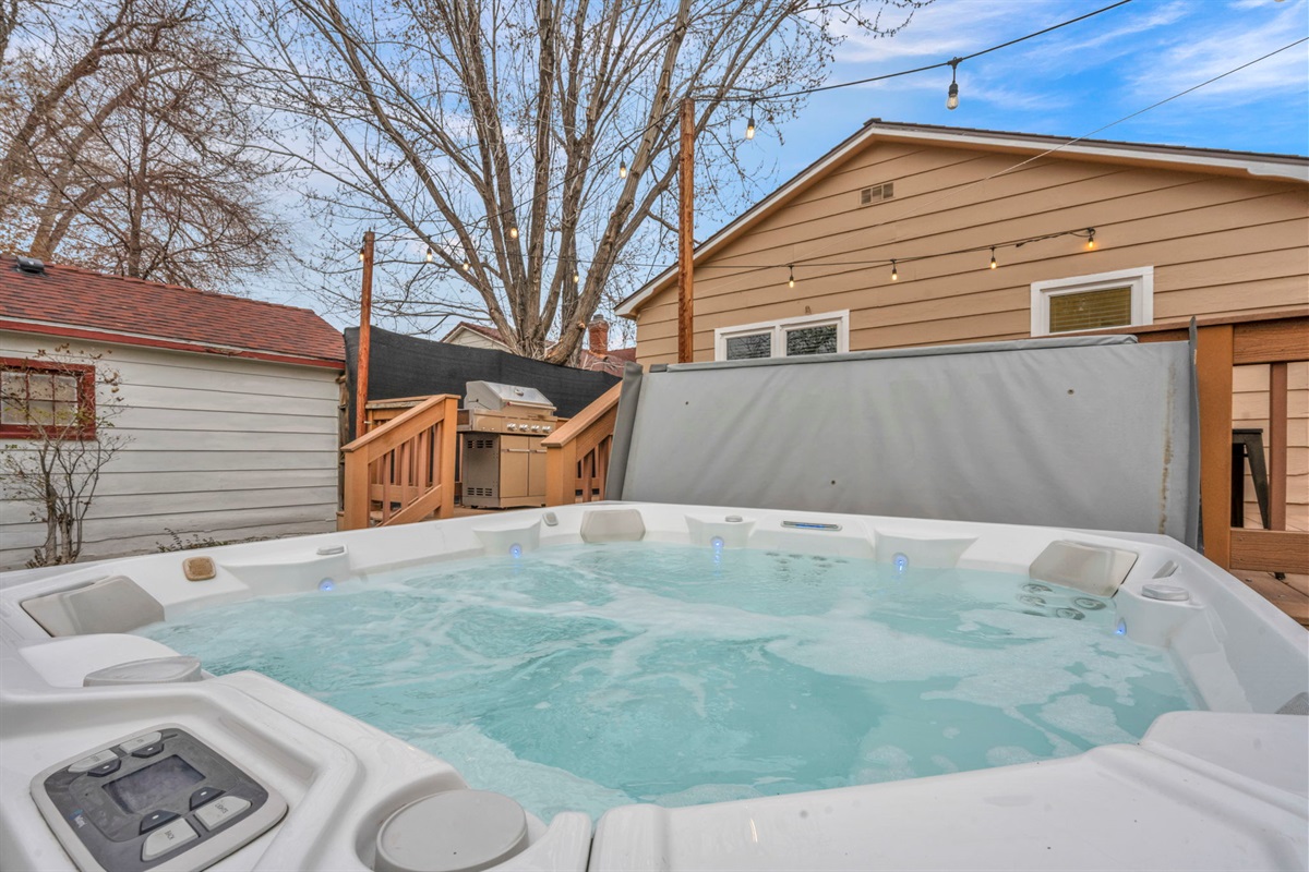 Relax! 6 man Hot Tub.