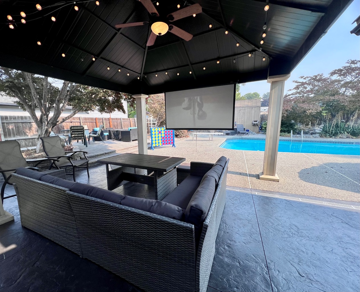 Enjoy your favorite movie or tv series on our outdoor movie theatre & fireplace.