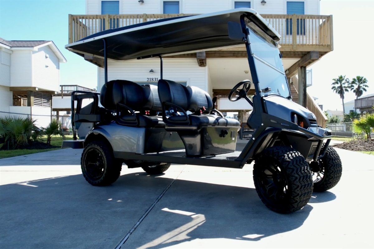 6 seater Golf cart included for bookings made after 2/19/2024