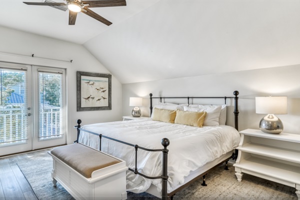 3rd floor Primary Suite - King Bed