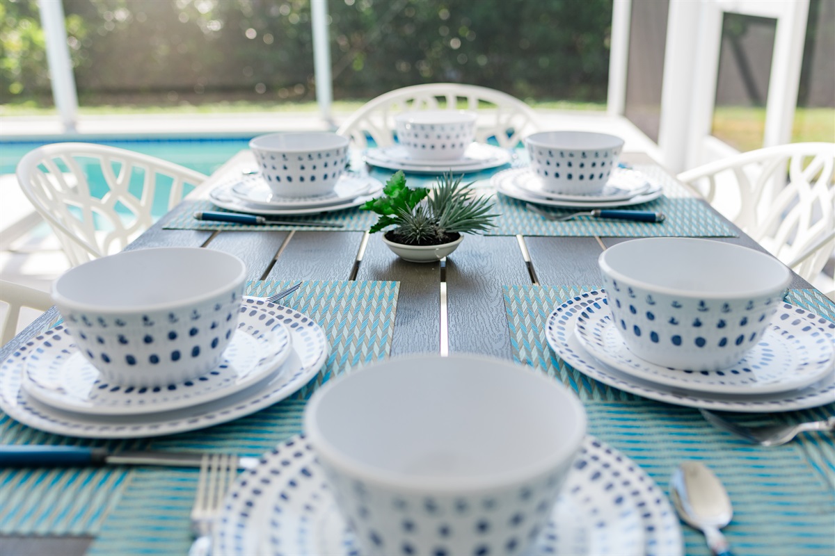 Al fresco dining pool side