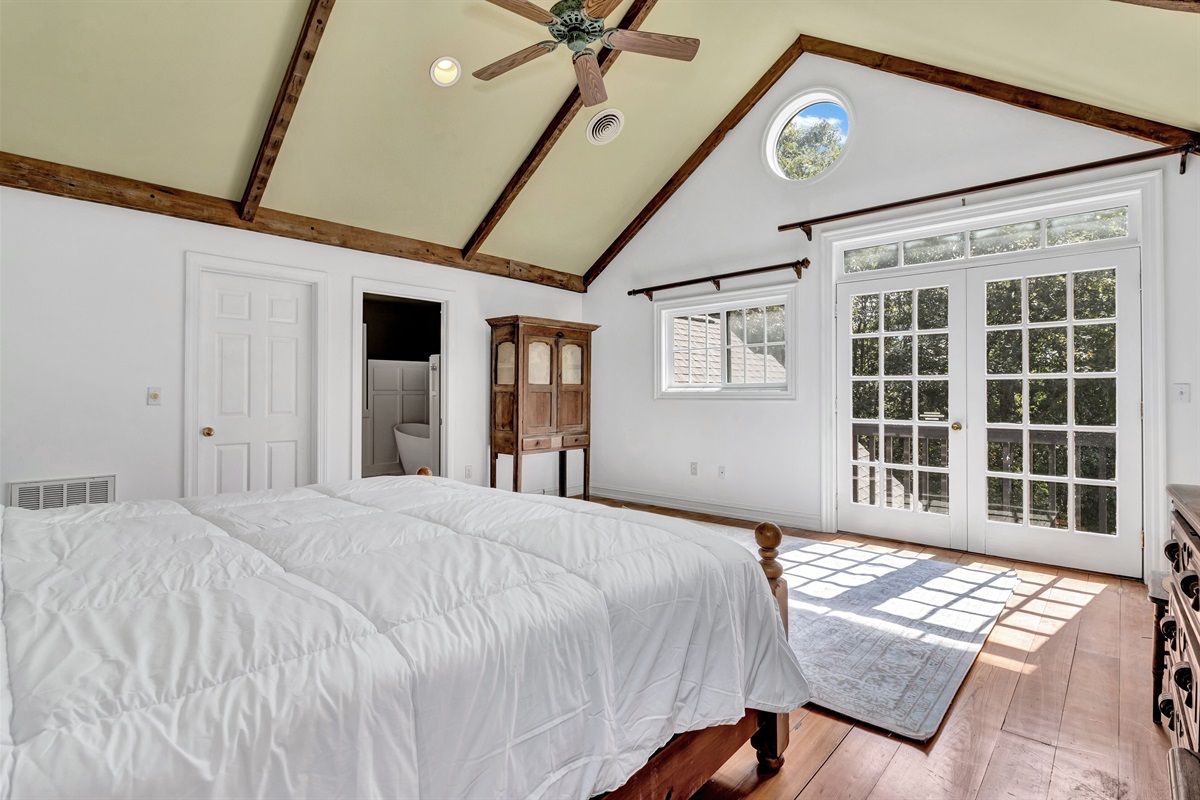 Primary Bedroom - King - Upstairs
