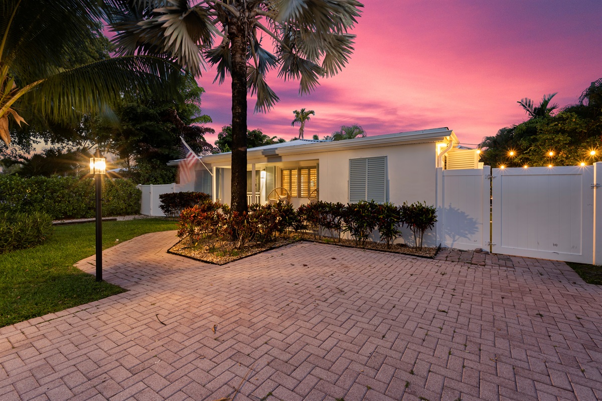 A picture-perfect welcome wrapped in tropical twilight.