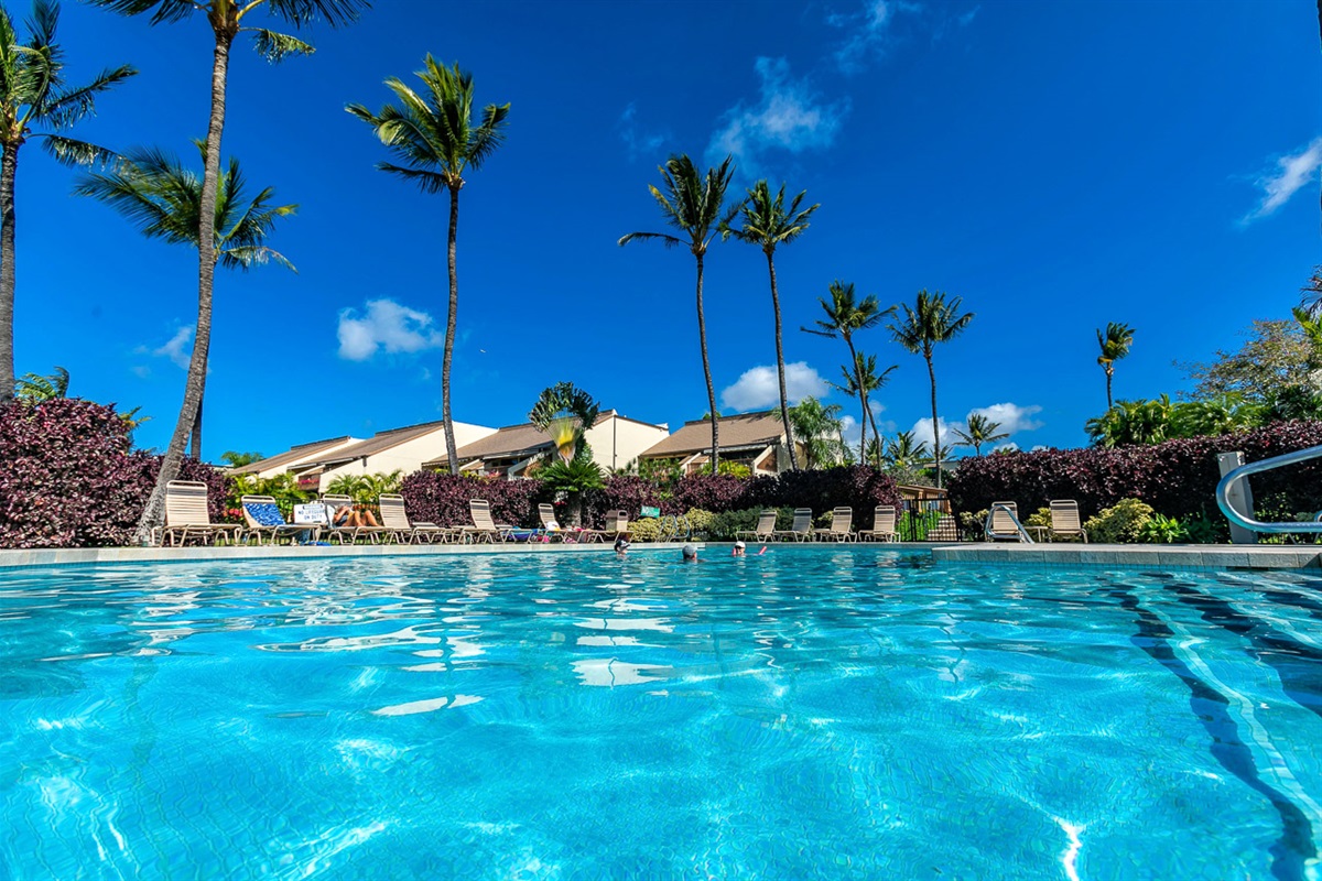 2 large pools onsite with hot tubs