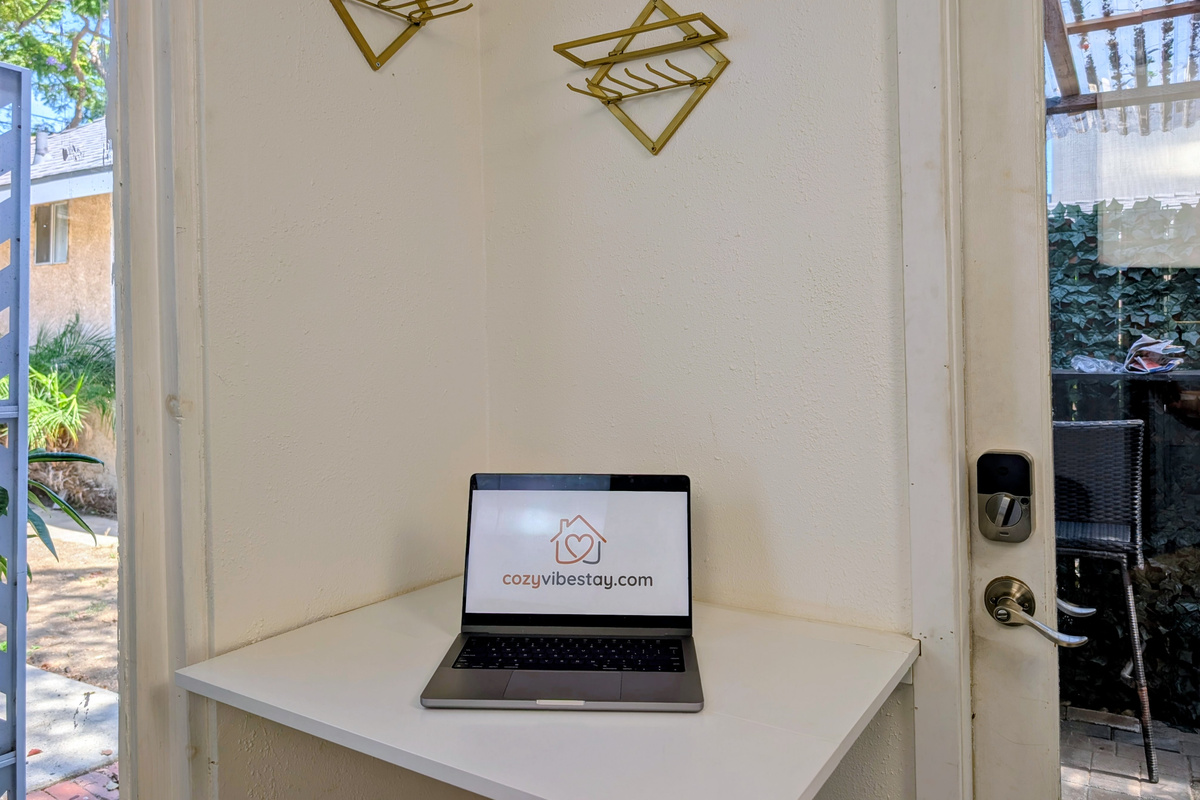 Work station 