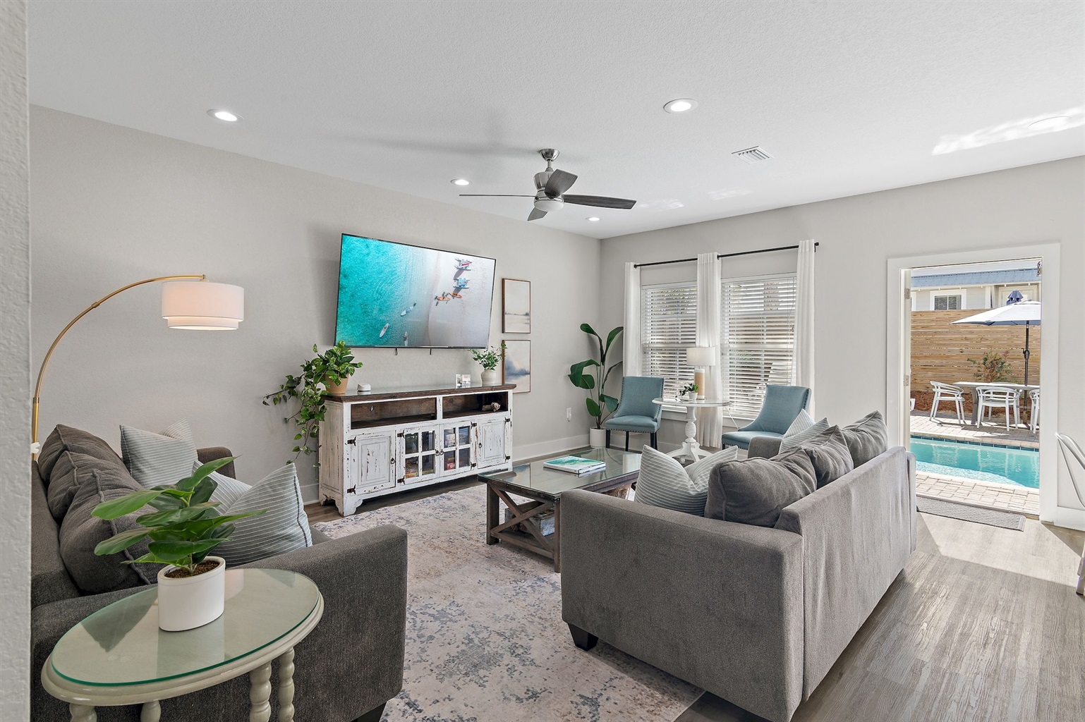 Relaxing living room with two comfortable sofa and a large 75" Smart TV.