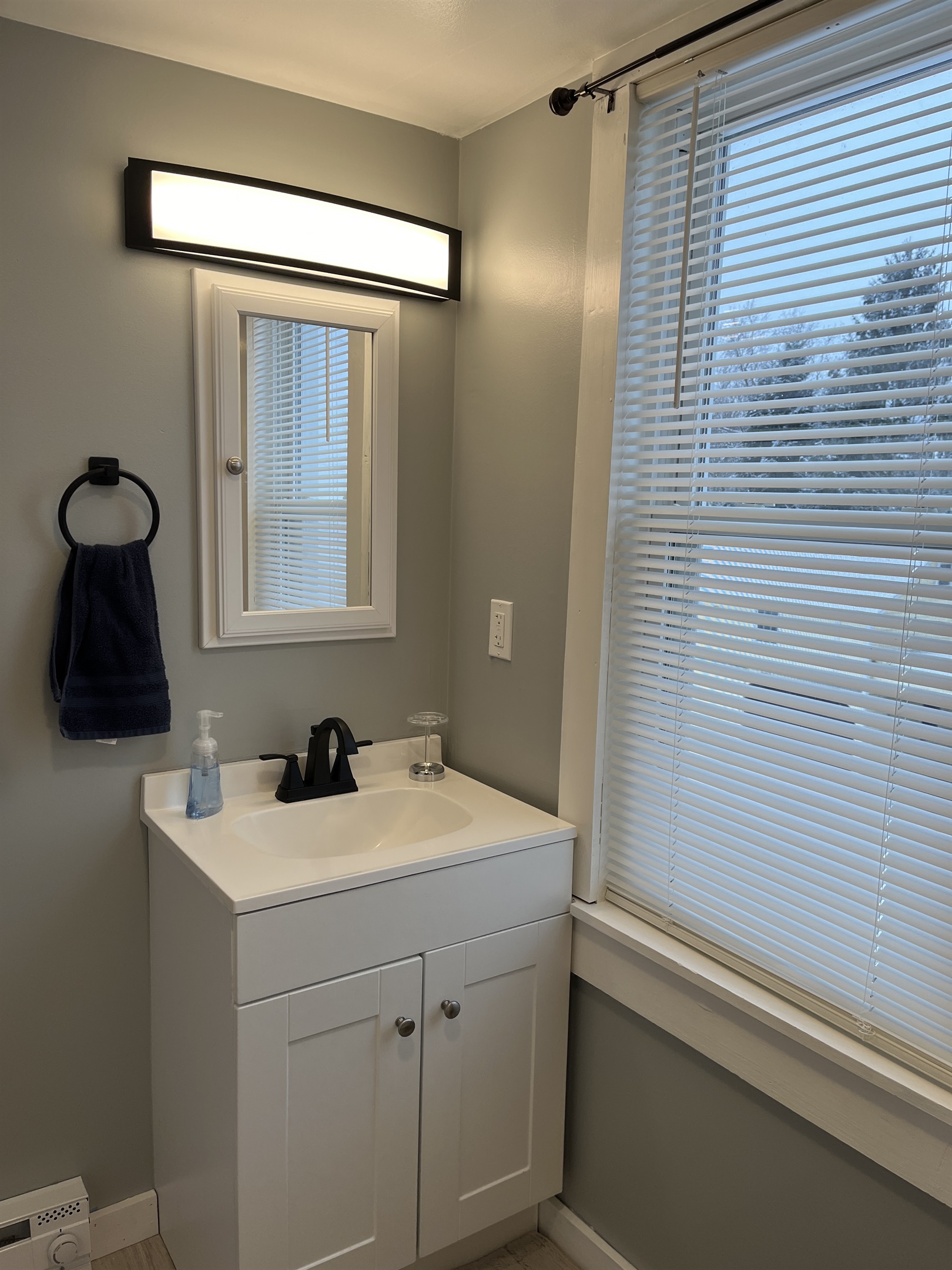 2nd floor bathroom off hallway