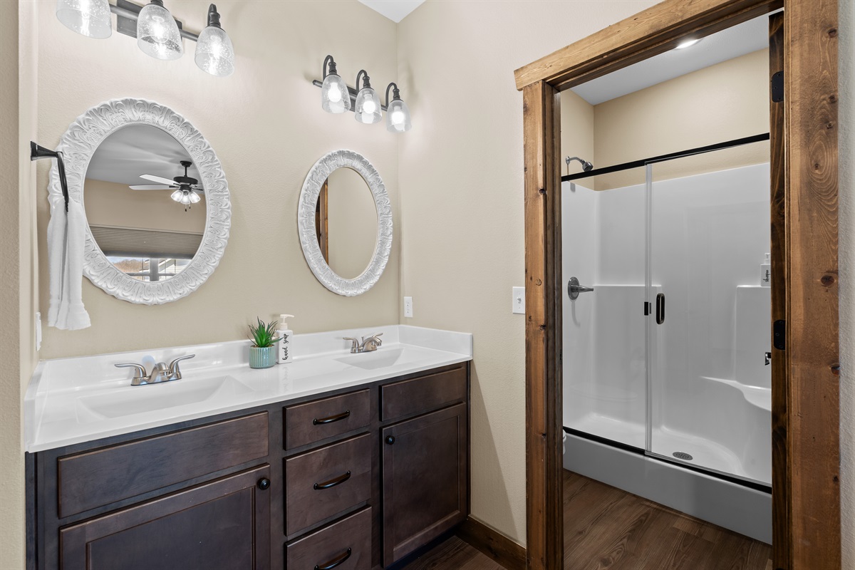 Upper level king bedroom with en suite shower 