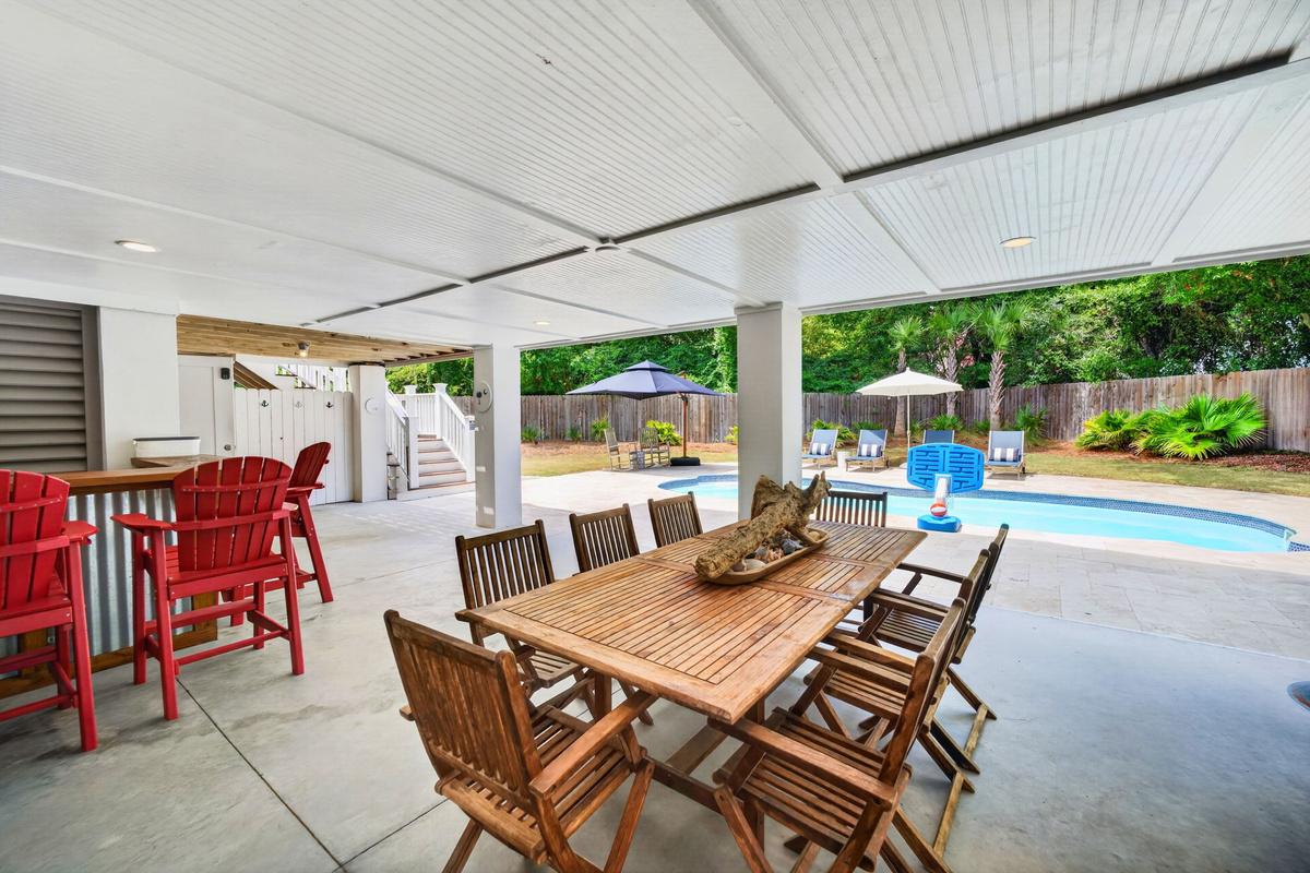 Outdoor dining | Driftwood Dreams | 105 Forest Trail | Isle of Palms, SC | IOP Escapes