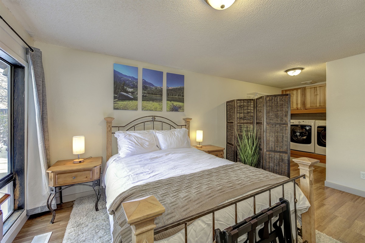 Queen bed in large bedroom with Laundry Room Connected