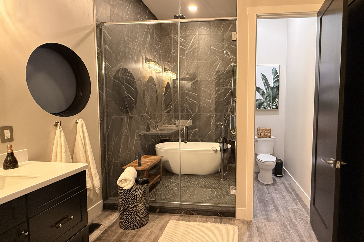 Sink, wetroom, toilet, laundry
