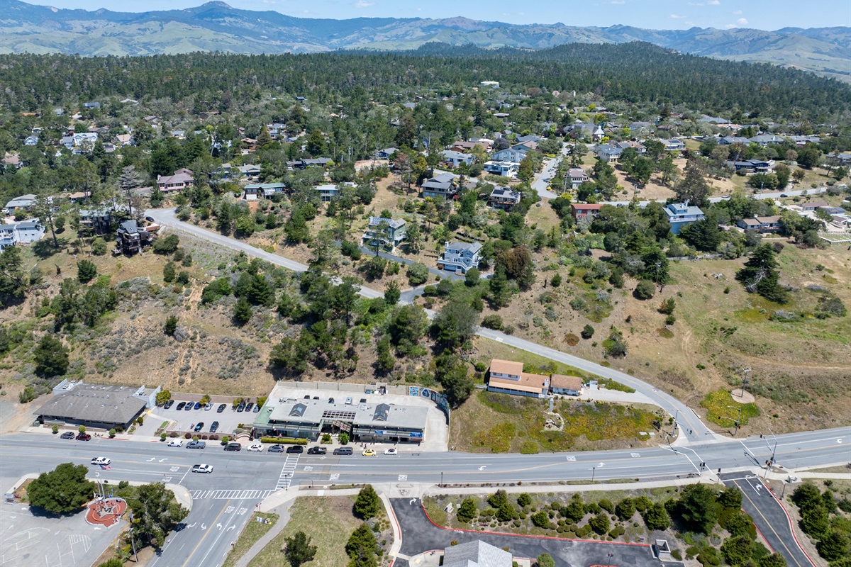 Scenic setting with spacious driveway, minutes to downtown.