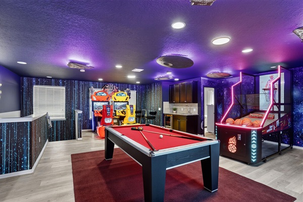 Play Pool - Super Star Arcade Basketball Game