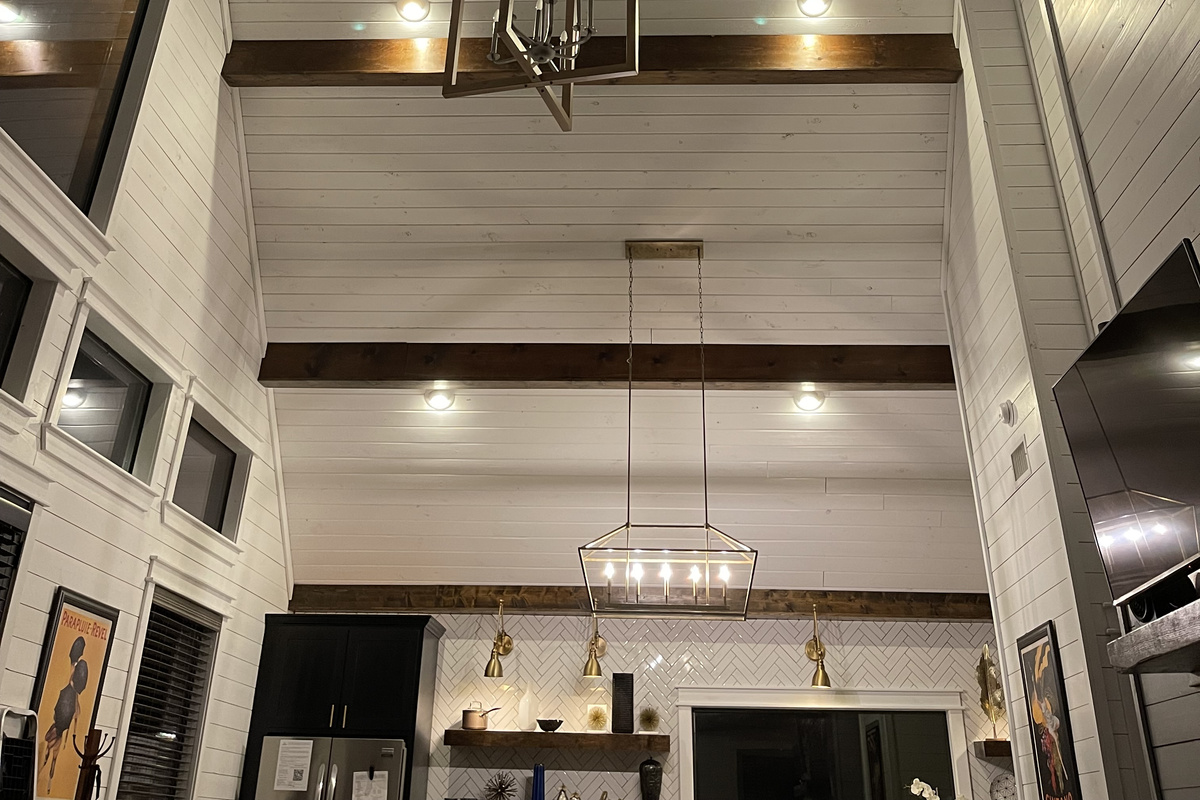 Massive vaulted ceilings throughout the cabin.