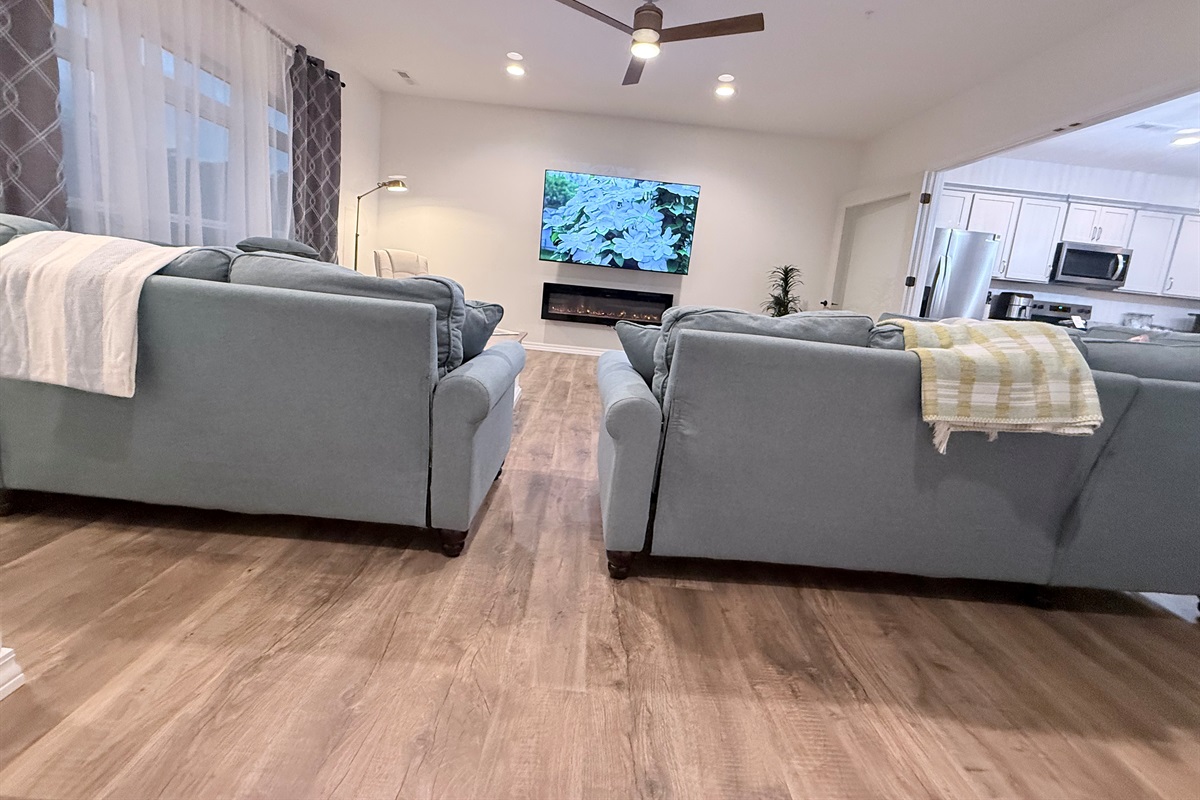 Huge family gathering room with seating for 12