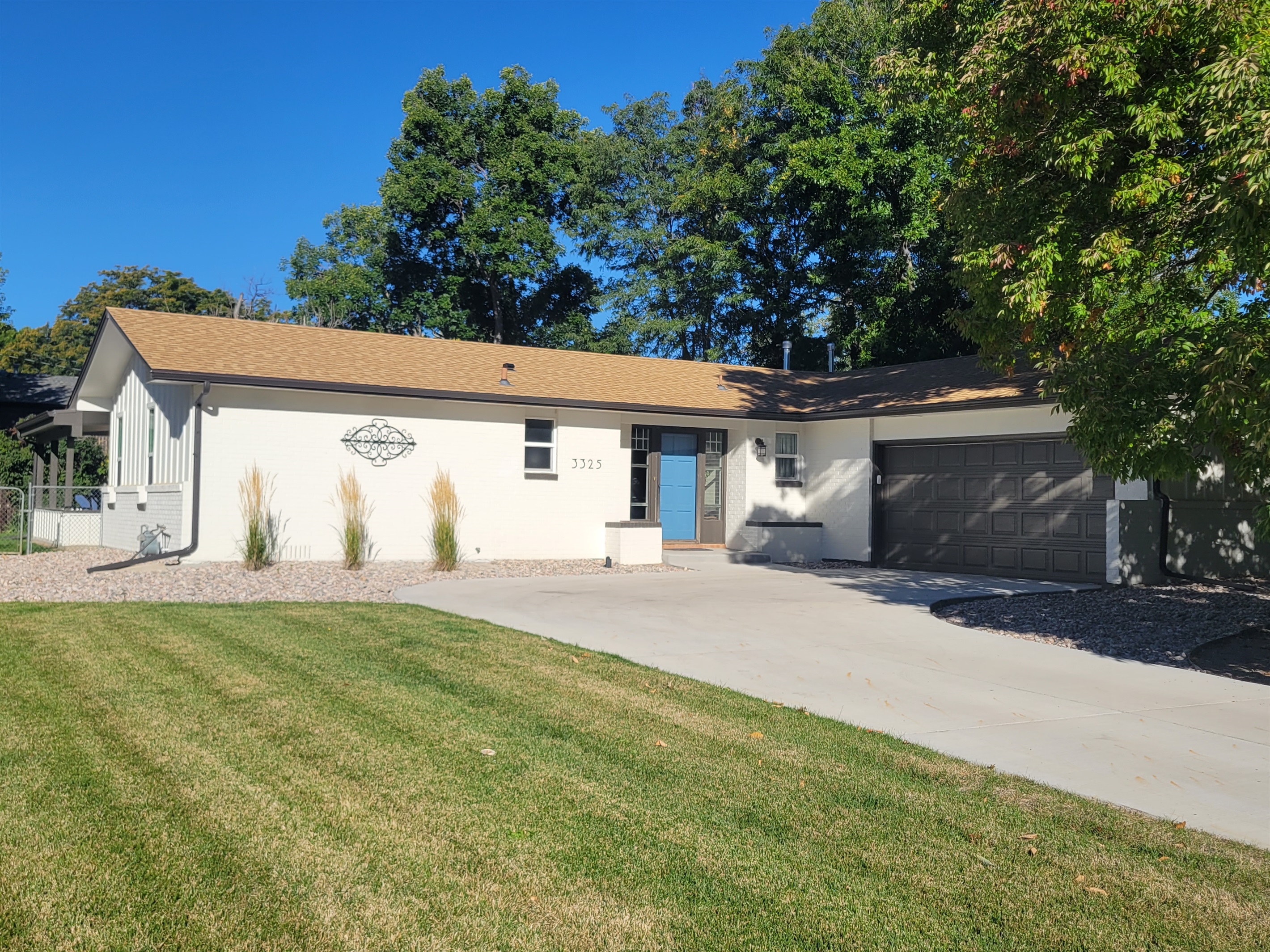 Front of House | Summer