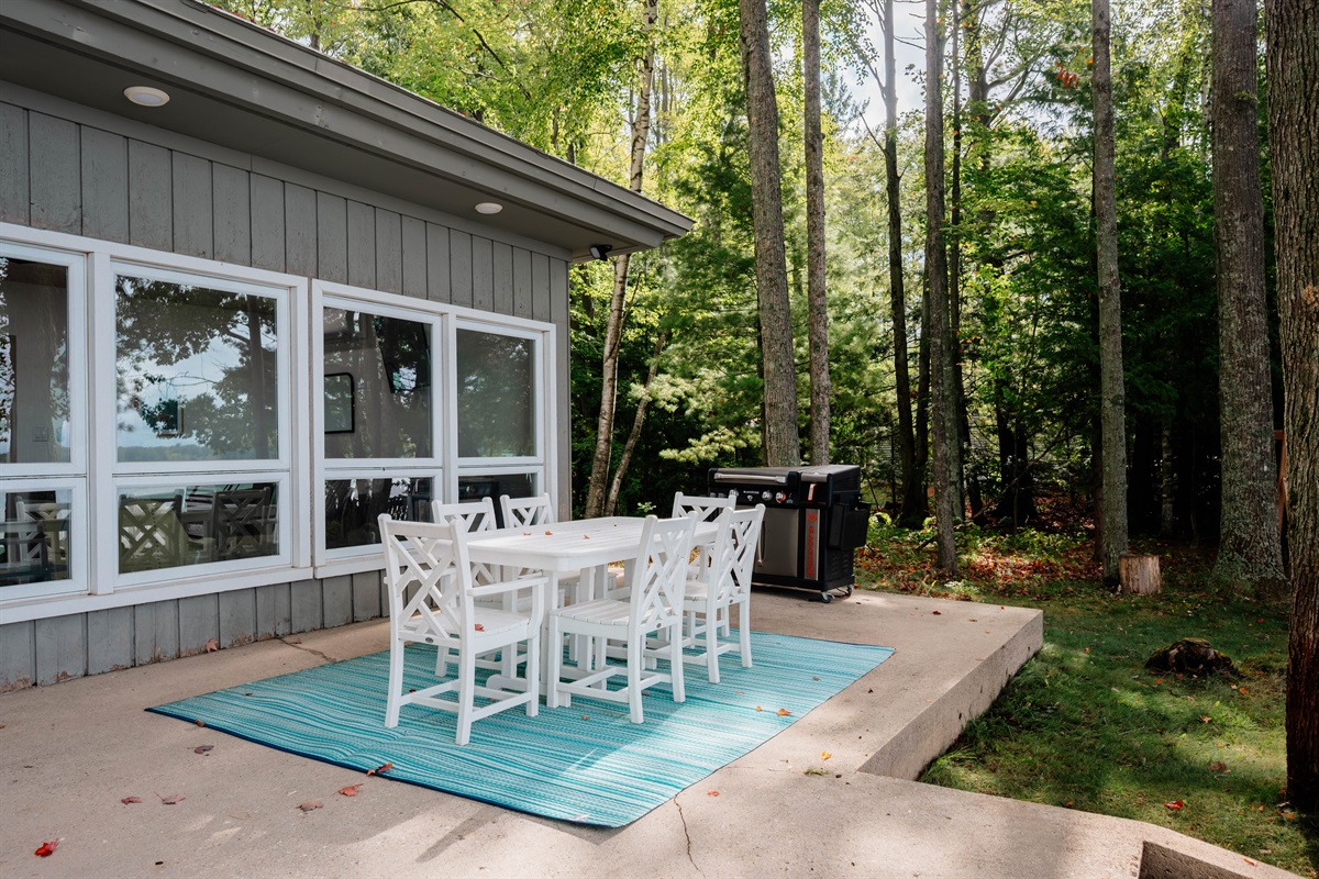 Outdoor Dining on the Patio