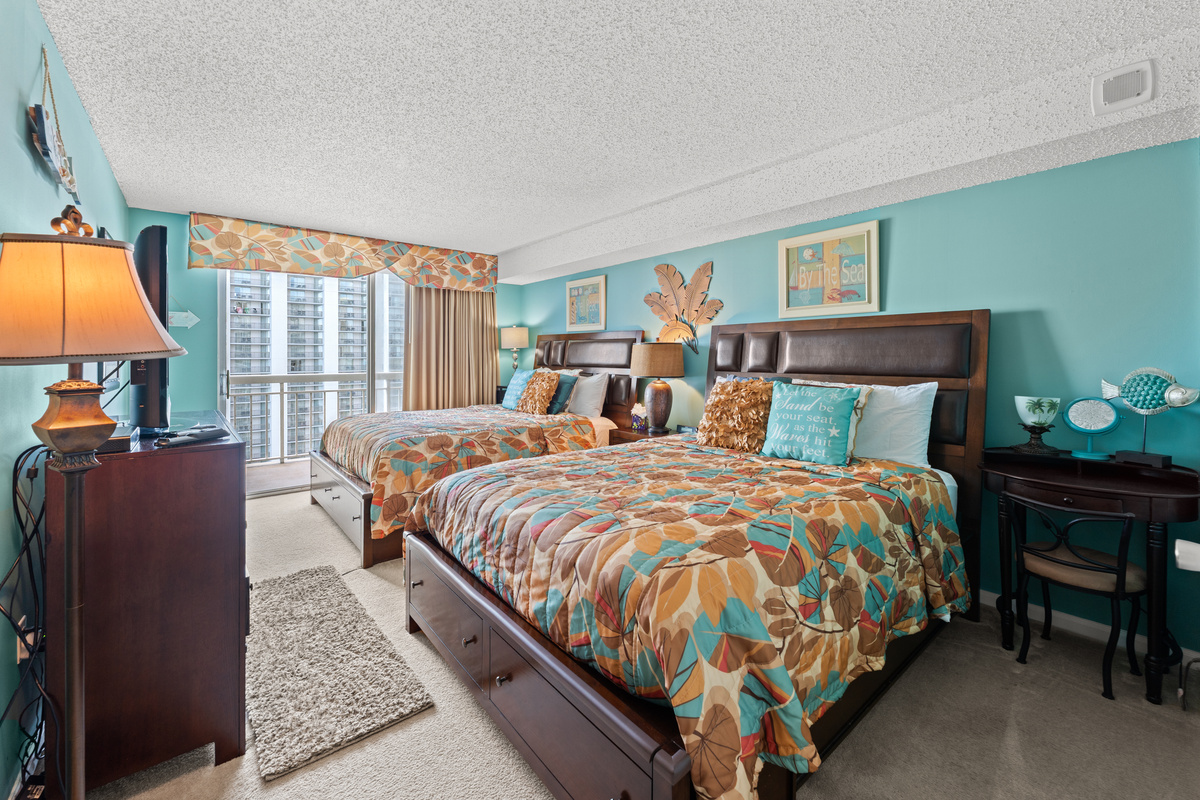 2nd Bedroom with 2 queen beds and balcony access