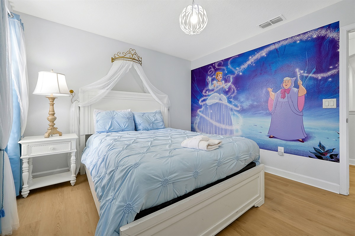 Sleep Like A Princess In This 2F Queen Bed