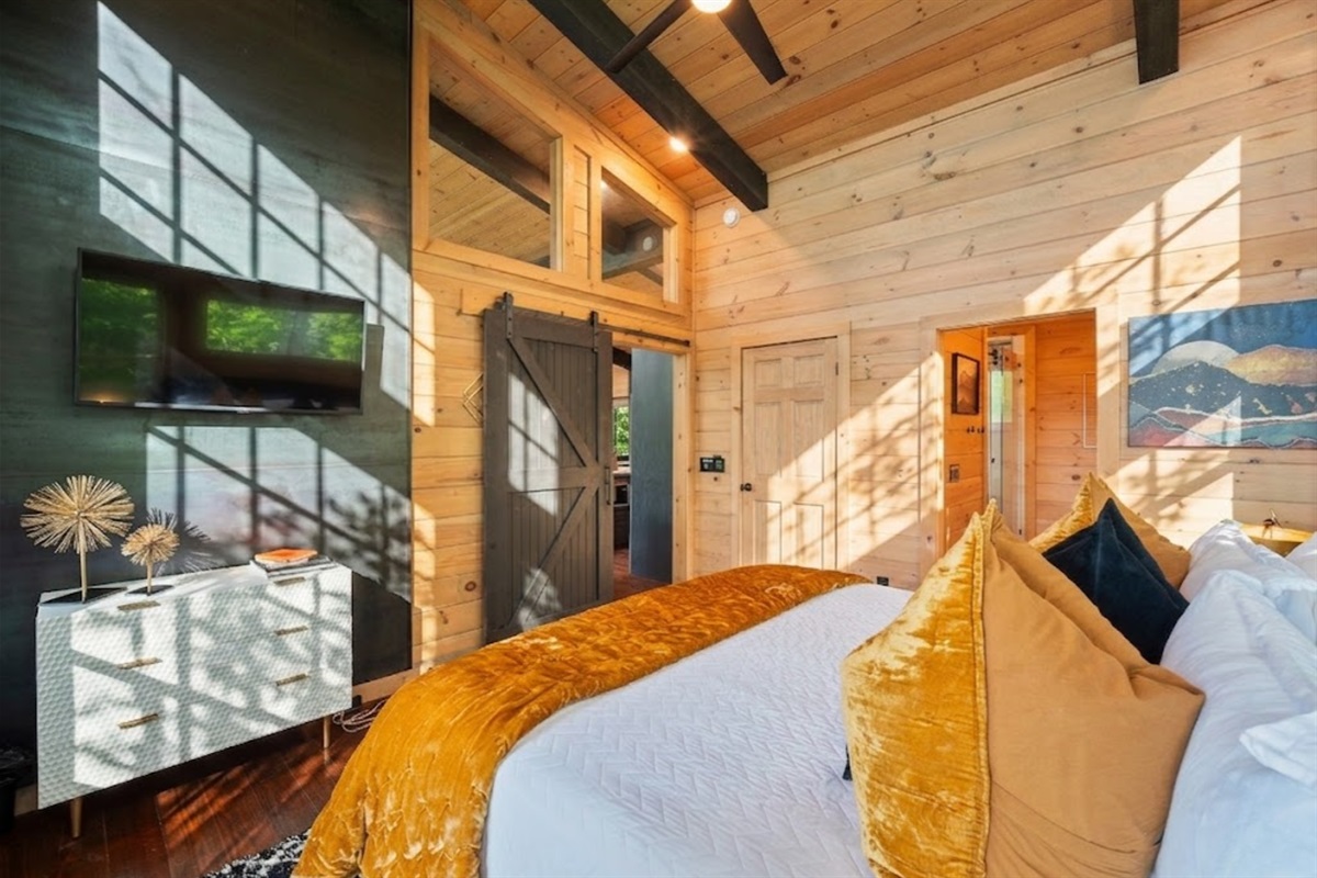 Luxe bedding and mountain dreams, comfort reigns here.