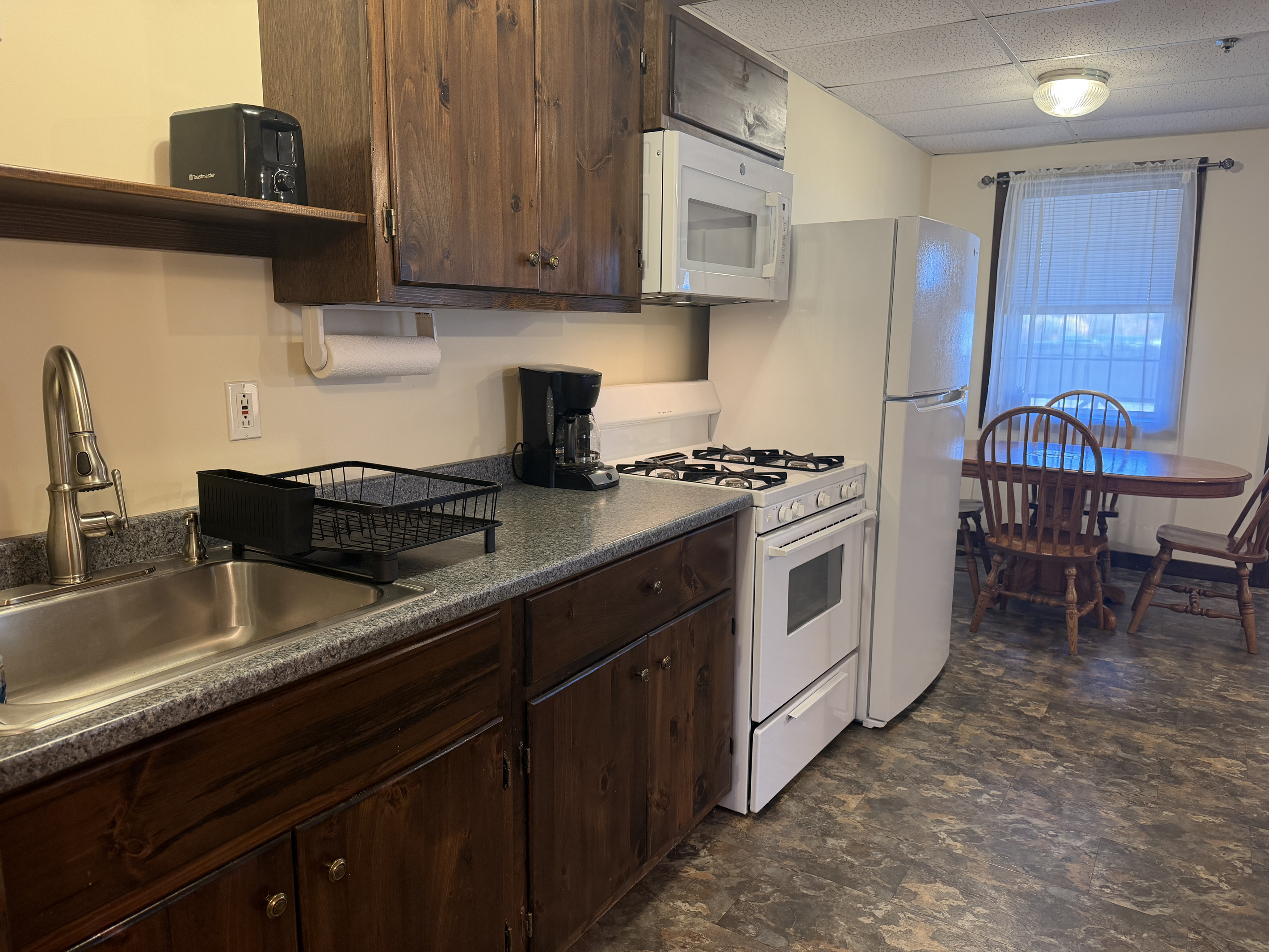 Eat-in Kitchen