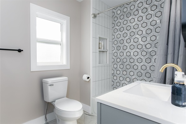 Cozy 2-Bedroom Home Near Notre Dame - Perfect for Game Day Stays, photo 17