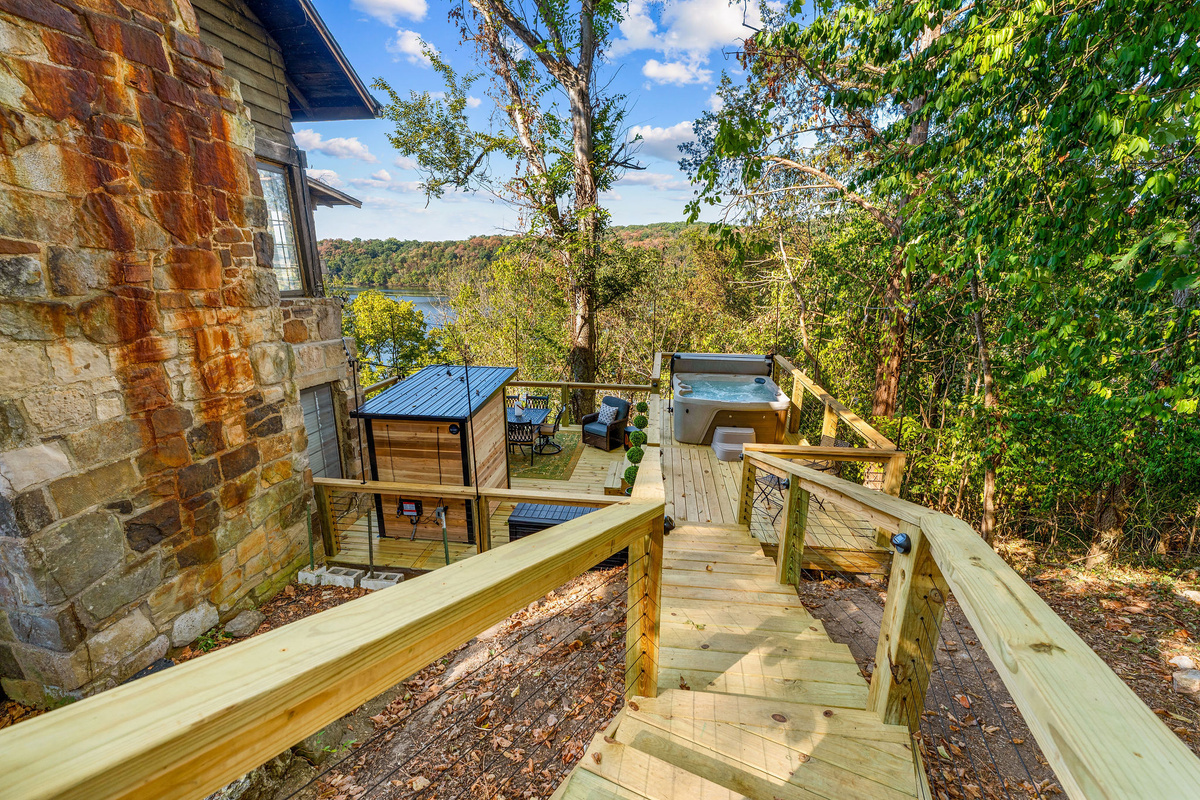 Follow the winding hillside walkway down to Cliff Haus’s newest outdoor escape—trust us, what’s waiting at the bottom is worth it. 🔥♨️