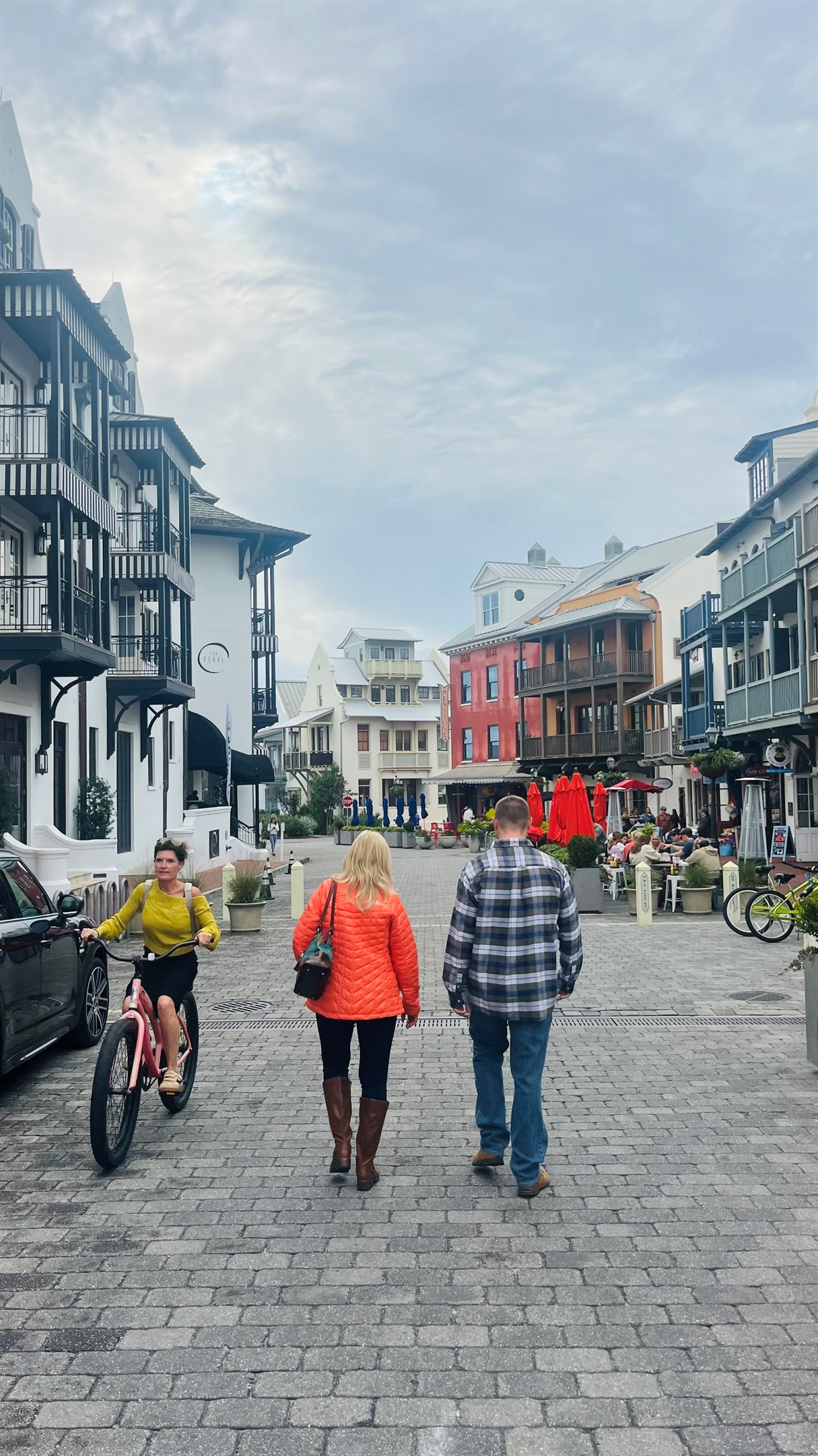 5 minute walk to restaurants and shopping