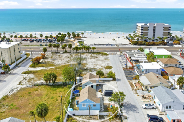 Steps to the beach, with the Gulf just across the street and easy access to the sand.