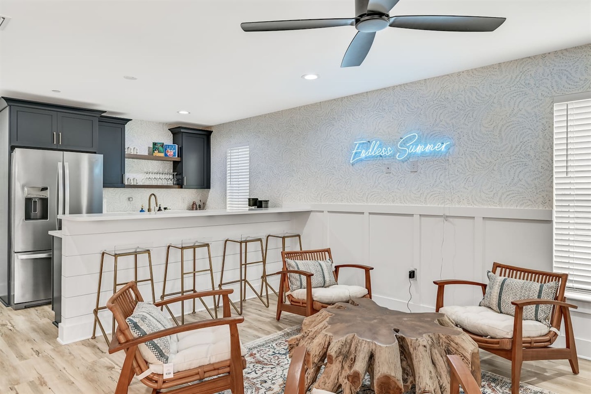 Kitchen & Lounge (third floor)