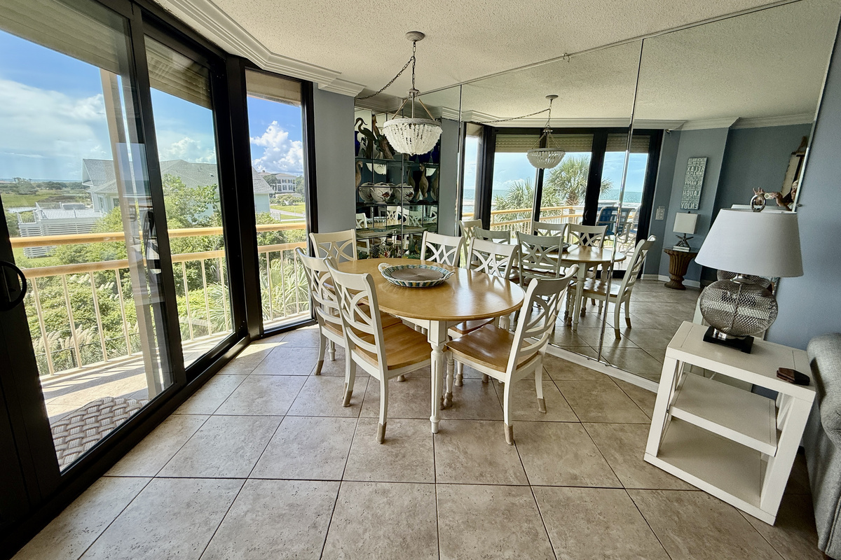 Oceanfront Dining Area