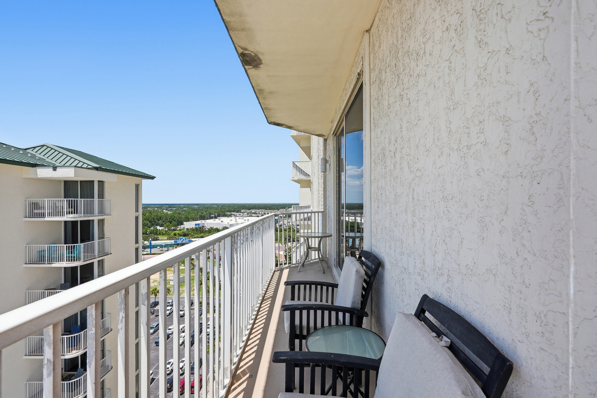 Balcony (side balcony)