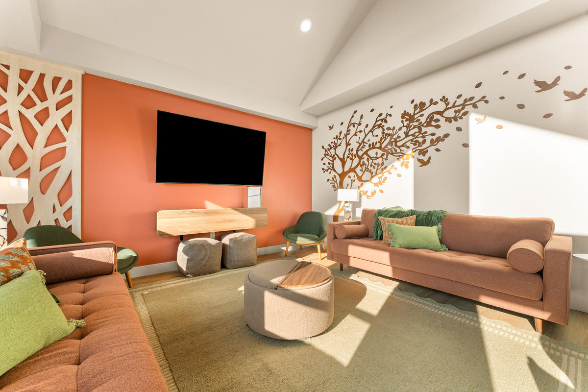 Spacious upper floor living room with plenty of seating for the whole group to relax together.