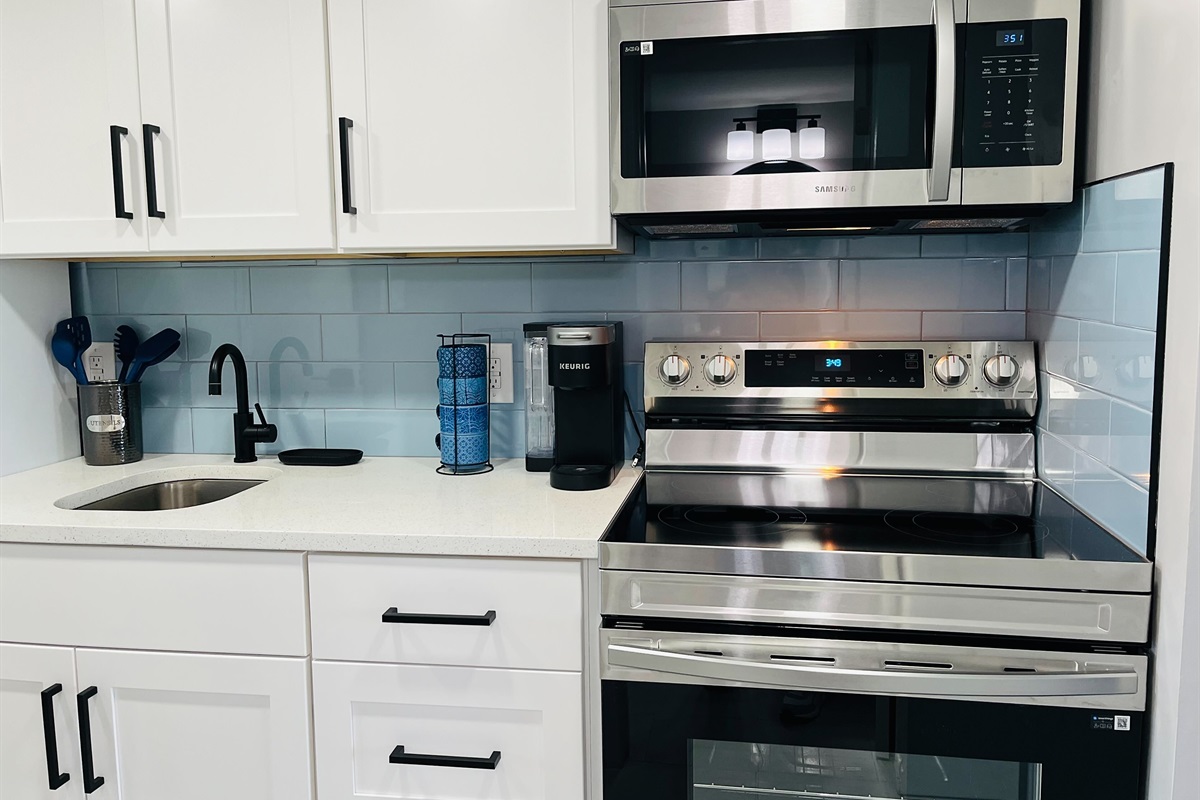 Fuel up for a day of sun-soaked adventures with a quick and delicious meal prepared in our beachside kitchen. Get set to soak up the fun with energy to spare!