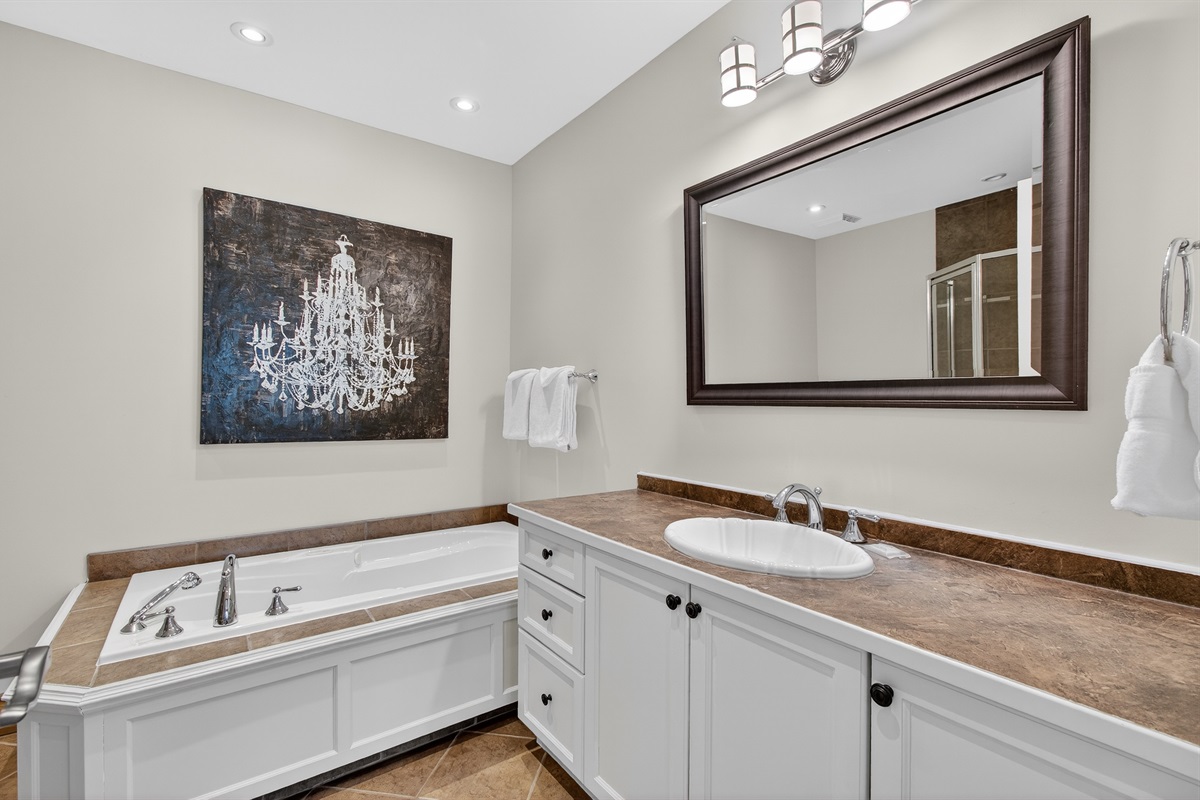 Relaxing master ensuite w/ double vanity & bright light.