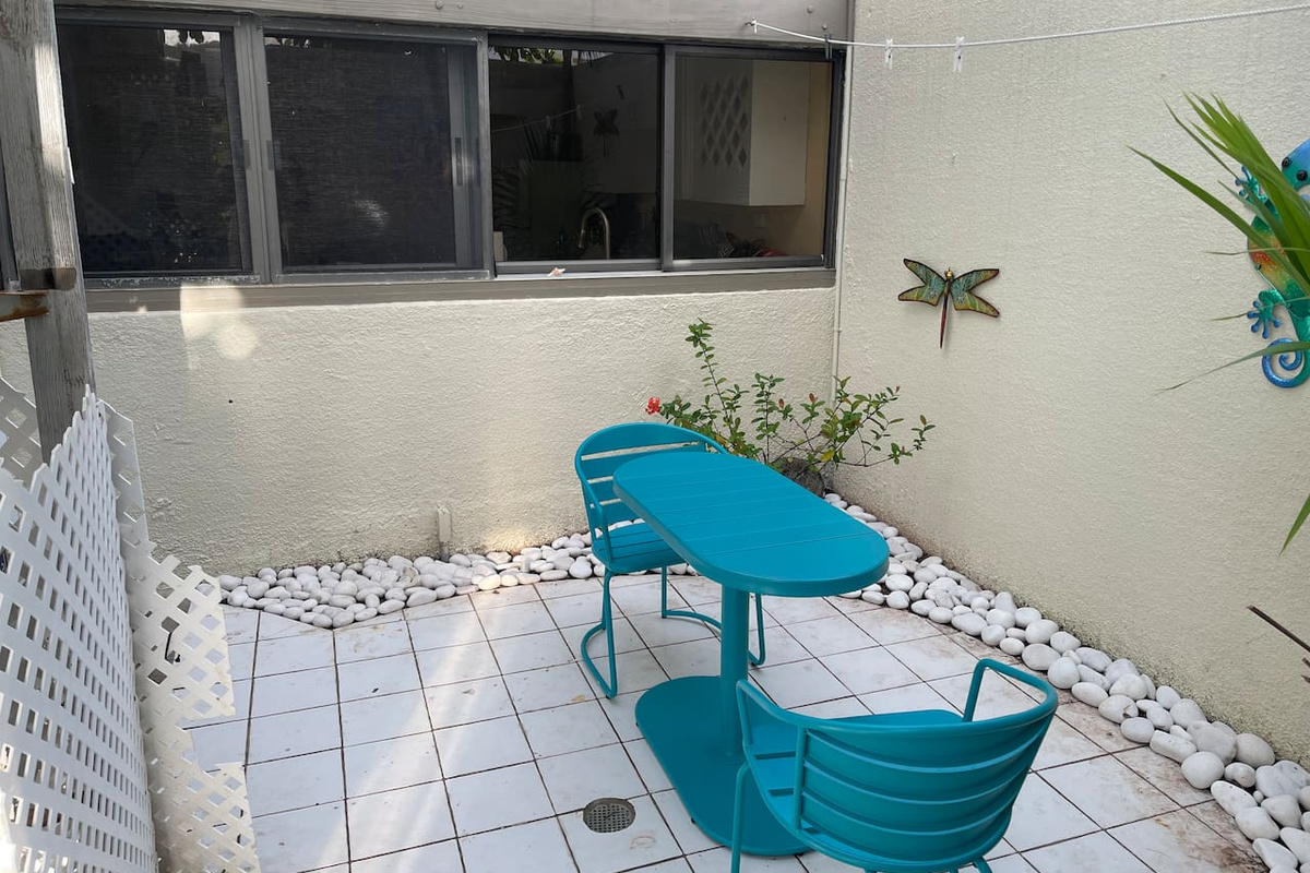 Private Atrium - sometimes mocking birds might visit!