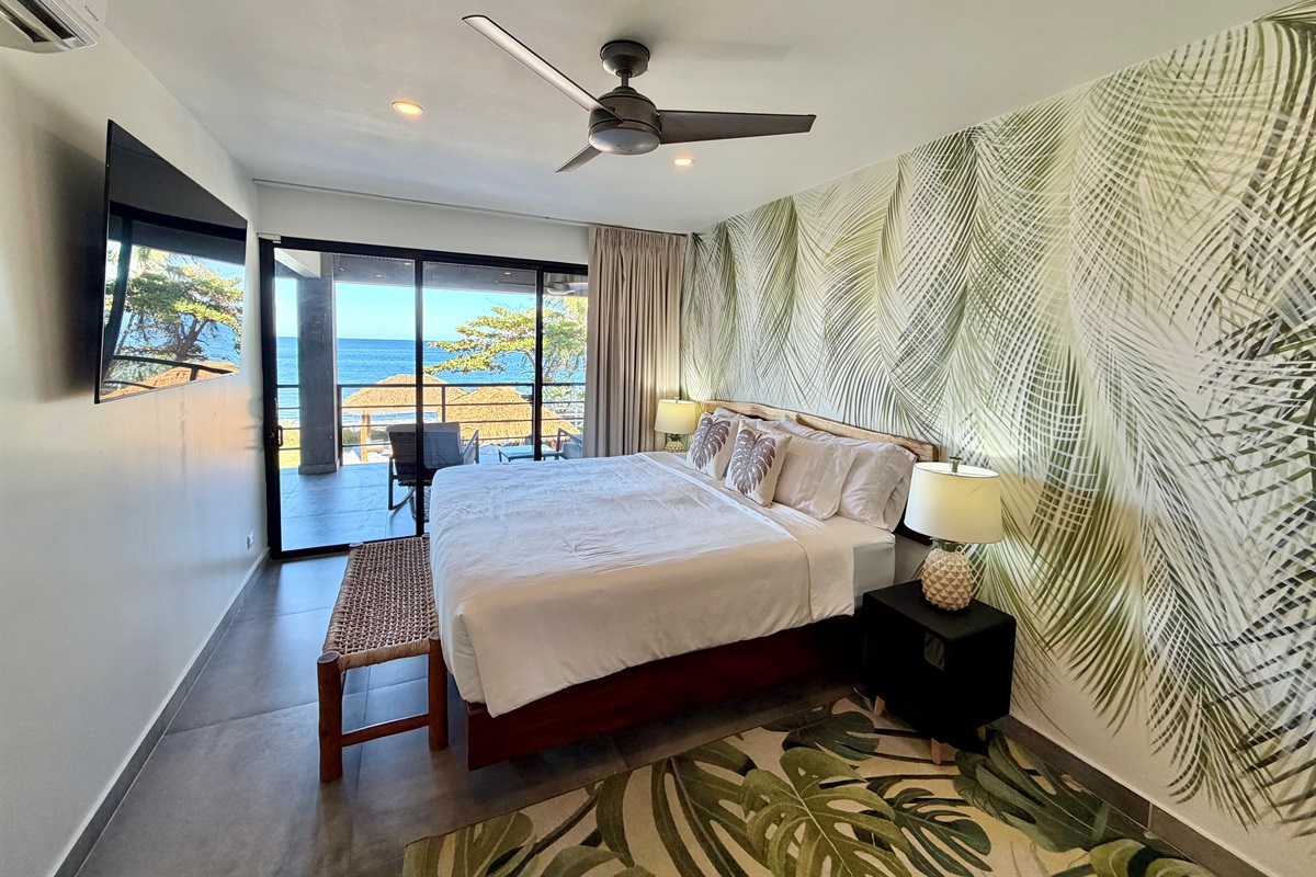 Guest Suite 1 - King bed