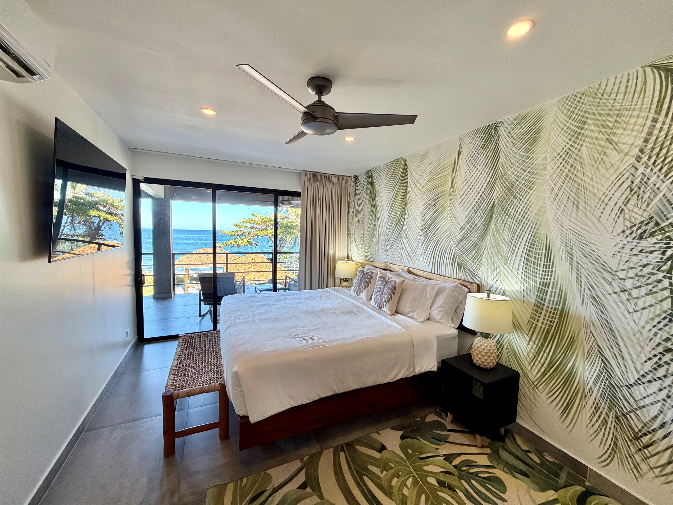 Guest Suite 1 - King bed