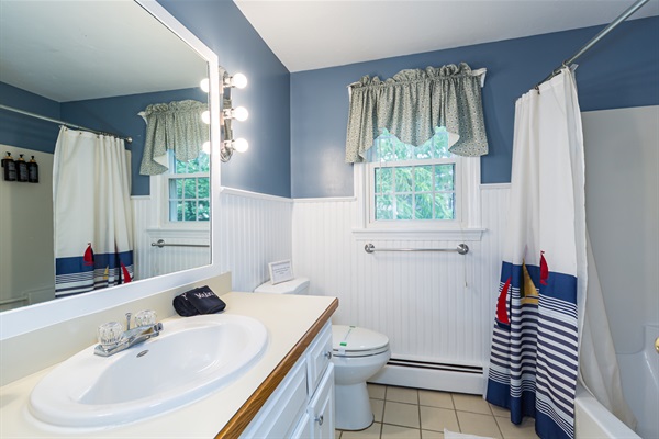 Second-floor bathroom with shower/tub combo.