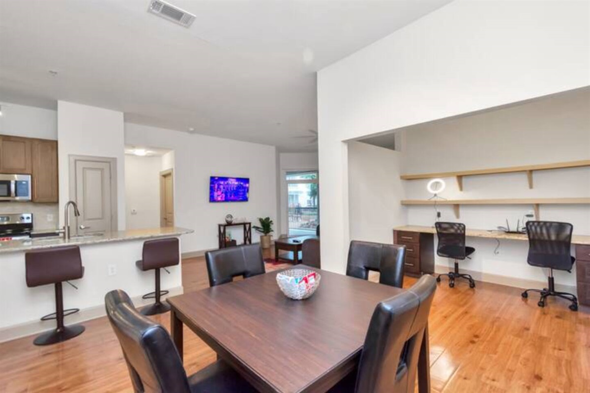 Spacious dining room space to enjoy your home cooked meals.