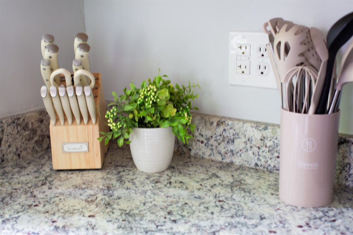 Kitchen amenities