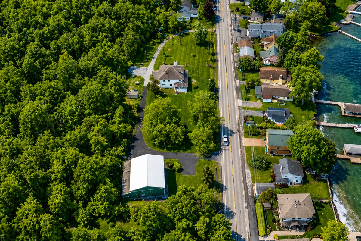Expansive property with beautiful open space, mature trees, and a large barn—perfect for gatherings, events, or future development. 🌾🚜🌲