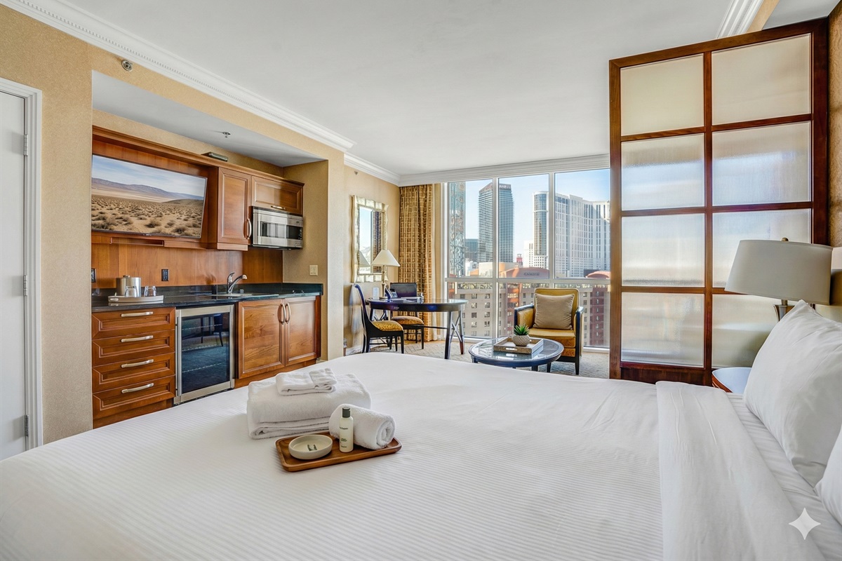 Wake up in this Plush bed with a view!