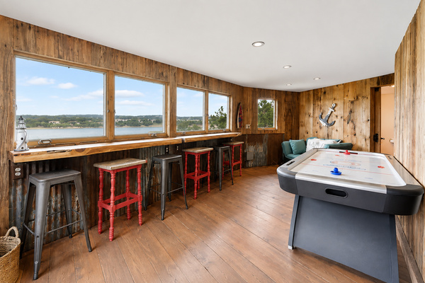 Enjoy a little friendly competition in the lake-view game room, featuring an air hockey table and a long window bar overlooking Lake Travis. With plenty of seating and wide-open water views, it’s a fun place for kids and adults to hang out, play a game, or