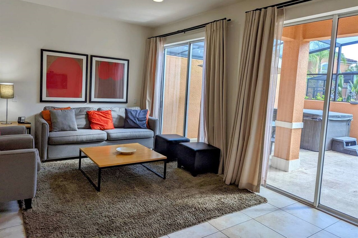 The open floorplan integrates de kitchen area with the dining and living area, overseing your lanai with private spa