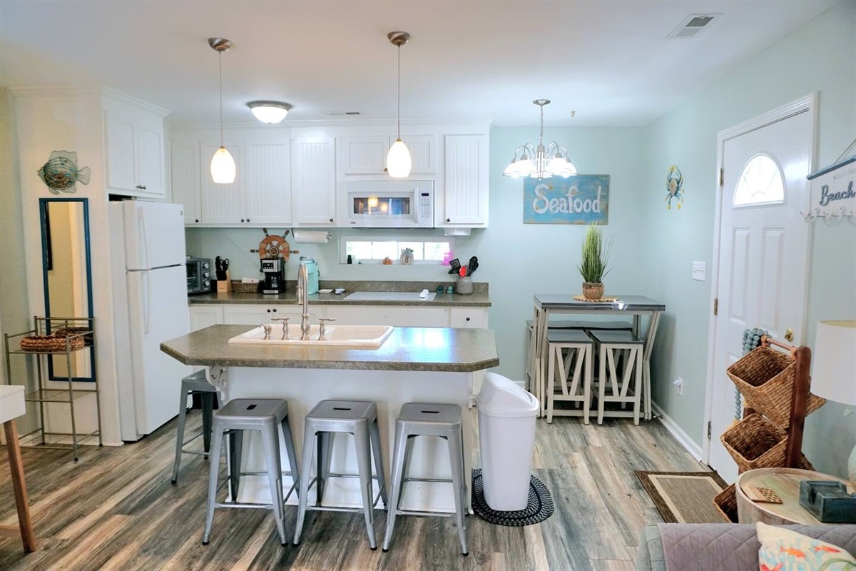Island w/ seating