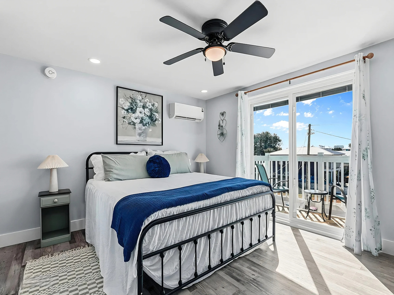 Biltmore Beach Aloft (3rd floor) - 1st bedroom with king bed