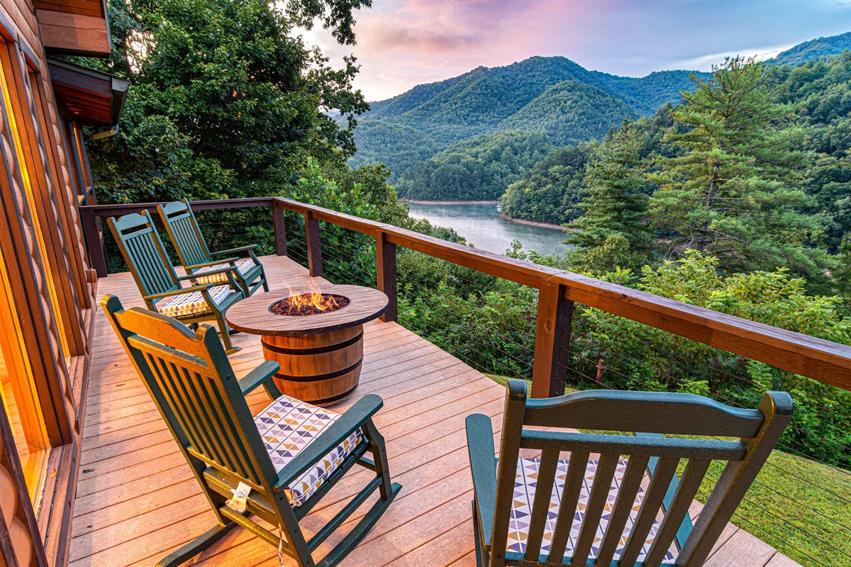 Deck Oasis: Unwind on the spacious deck with breathtaking mountain views and a fire pit!