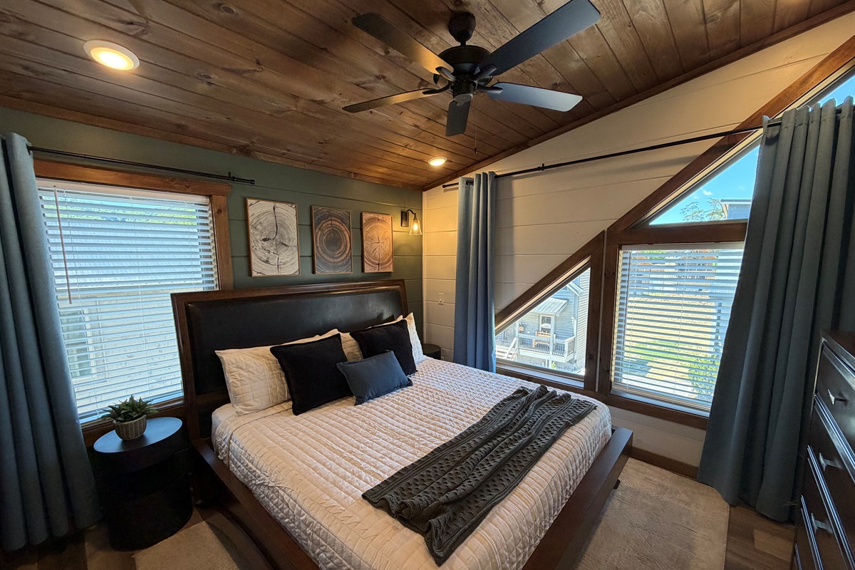 Upstairs King Master suite
